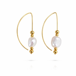 D form øreringe med hvid barok og forgyldte perler